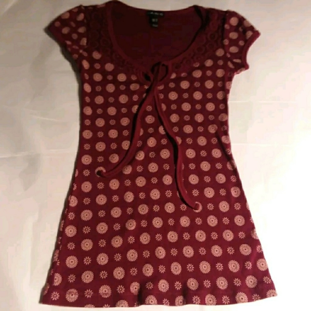 FANG Women's Medium Burgundy Red Top With Lace